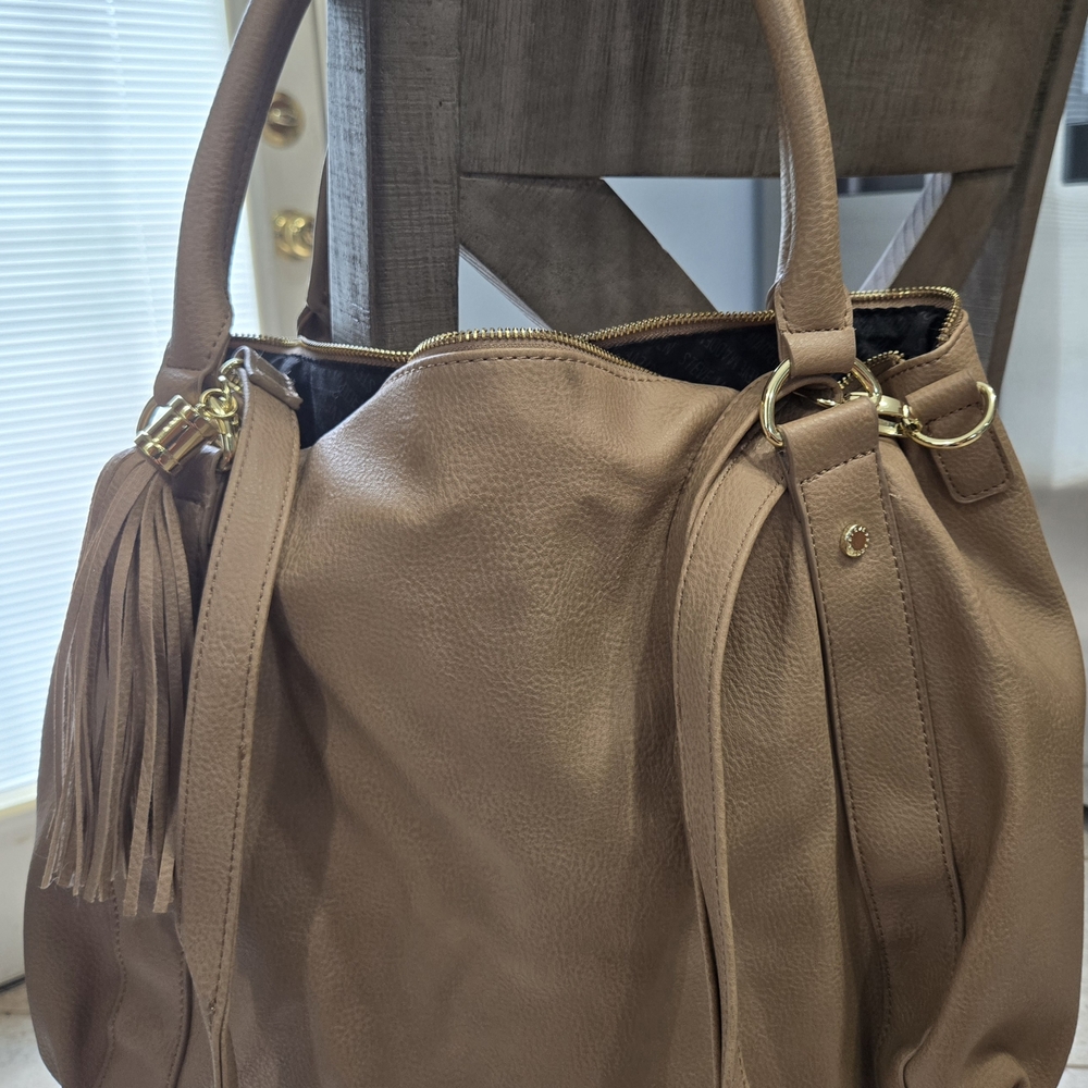 Elegant Tan Leather Tote Bag